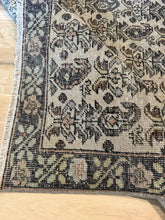 Load image into Gallery viewer, Vintage Turkish 3’8” x 6’
