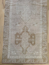 Load image into Gallery viewer, Vintage Oushak 3’2” x 11’1”
