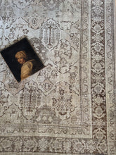 Load image into Gallery viewer, Antique Mahal 9’2” x 13’

