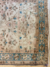 Load image into Gallery viewer, Vintage Lilihan 2’7” x 6’5”
