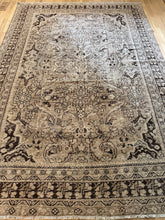 Load image into Gallery viewer, Antique Mahal 7’4” x 10’6”
