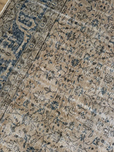 Load image into Gallery viewer, Vintage Turkish 9’4” x 12’10”

