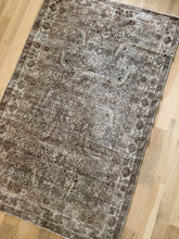 Load image into Gallery viewer, Antique Mahal 3’5” x 5’5”
