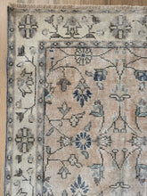 Load image into Gallery viewer, Vintage Turkish 3’1” x 10’9”
