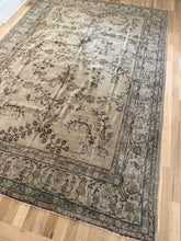 Load image into Gallery viewer, Vintage Turkish 8’ x 11’10”
