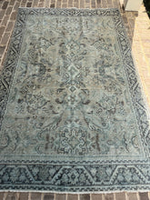 Load image into Gallery viewer, Antique Mahal 4’4” x 6’7”
