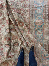 Load image into Gallery viewer, Antique Mahal 10’ x 13’8”
