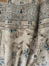 Load image into Gallery viewer, Vintage Mahal 8’9” x 11’
