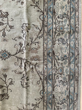 Load image into Gallery viewer, Vintage Turkish 8’ x 11’10”
