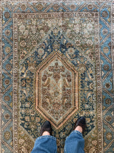 Load image into Gallery viewer, Antique Malayer 3’2” x 5’
