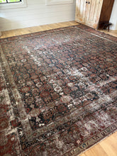 Load image into Gallery viewer, Antique Mahal 10’9” x 10’9”
