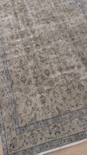Load and play video in Gallery viewer, Vintage Turkish Gallery Rug 4’9” x 11’10”
