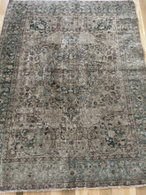 Load image into Gallery viewer, Antique Scatter Rug 4’6” x 5’9”
